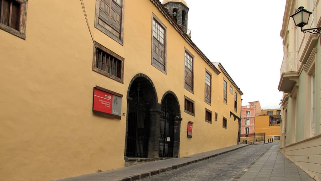 The exterior of Museo de Artesania Iberoamericana Tenerife